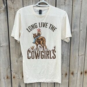 30  Long Live the Cowgirls Graphic Tee Size sm